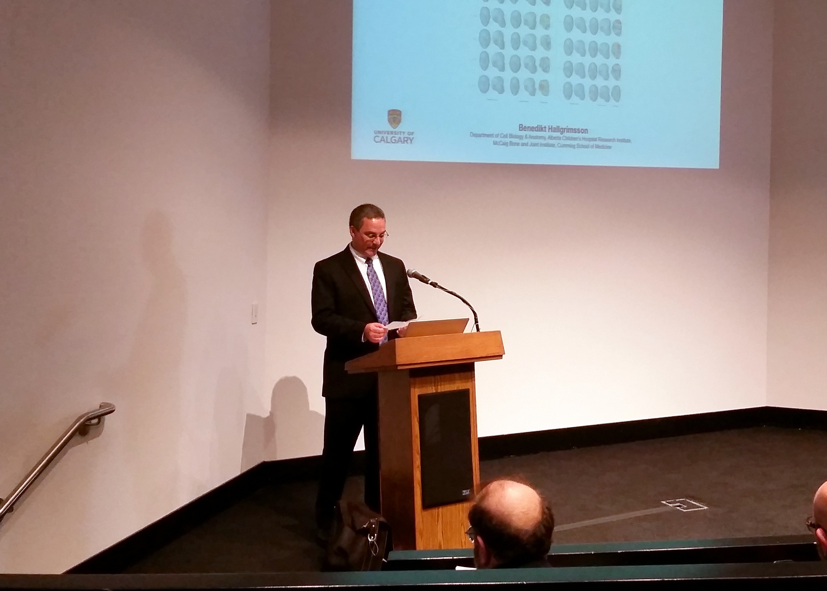 Bob Thacker at the podium welcoming the audience to the Rohlf Medal lecture
