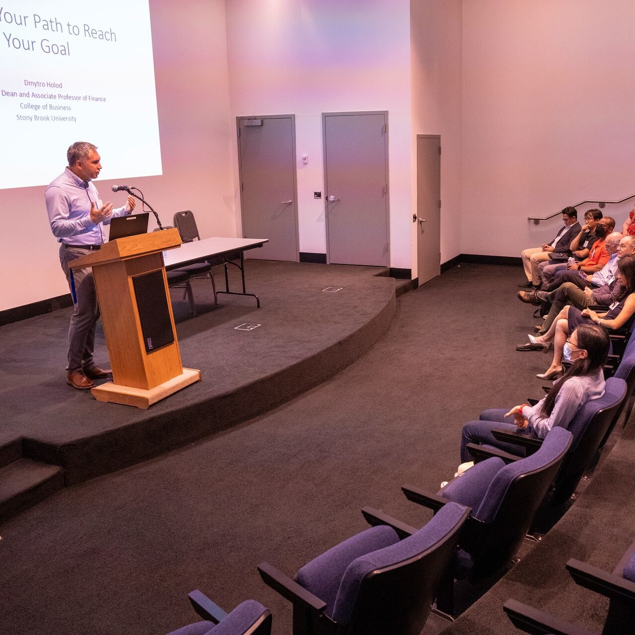professor Dmytro Holod giving lecture