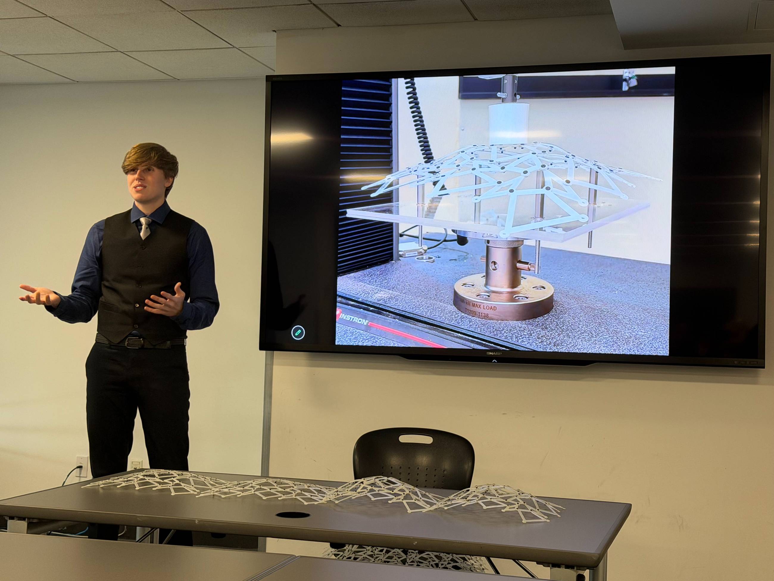 MS Candidate Fabian Firu presenting "Bistable Pop-Up Domes"