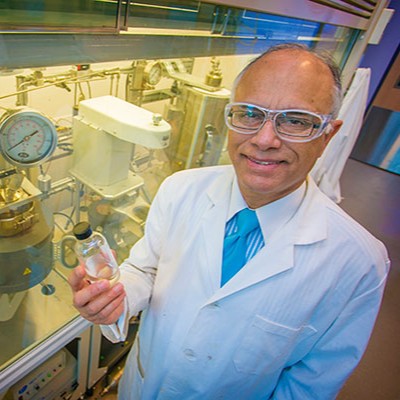 Devinder Mahajan working in lab