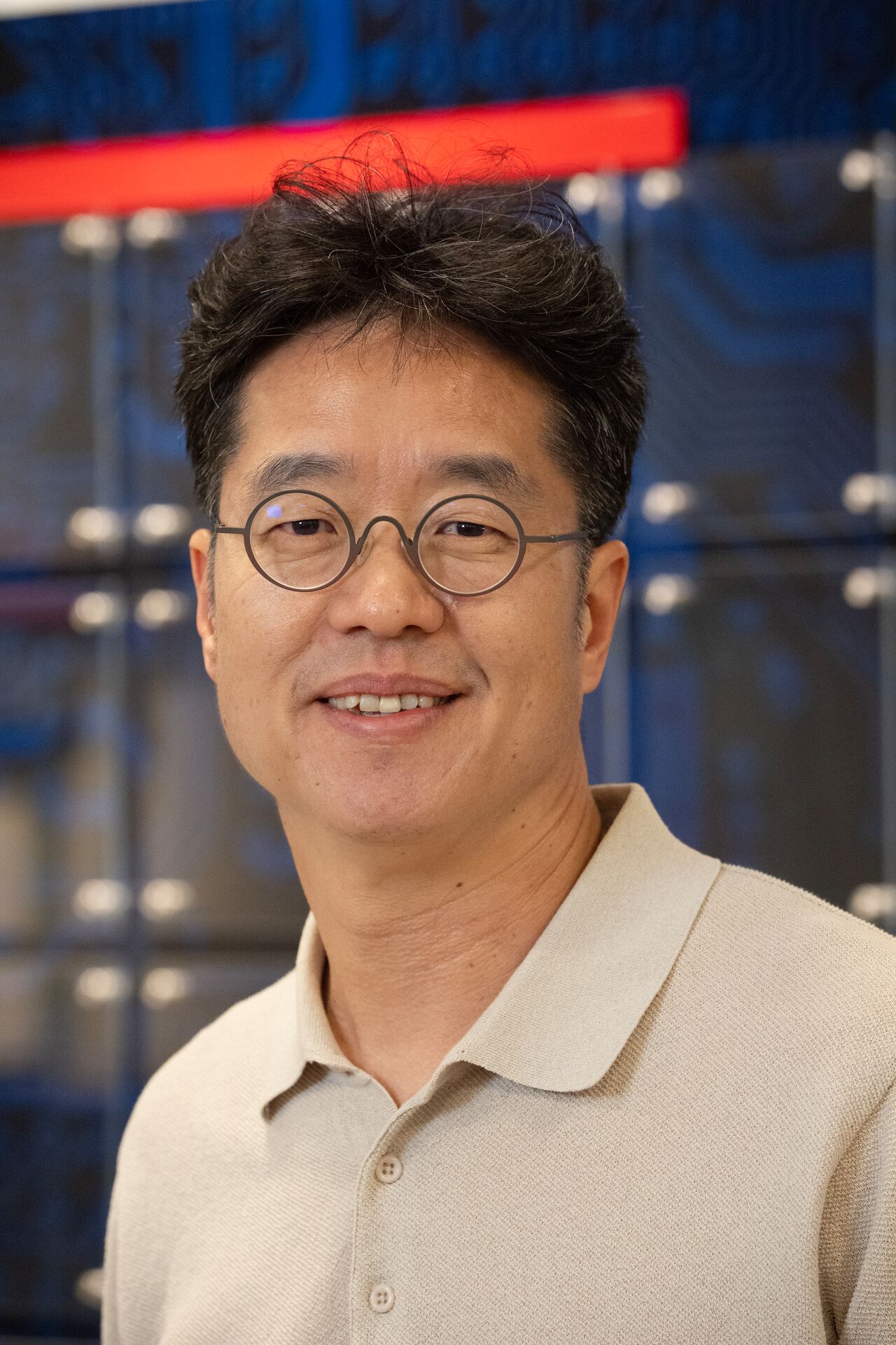 Headshot of David Hwang