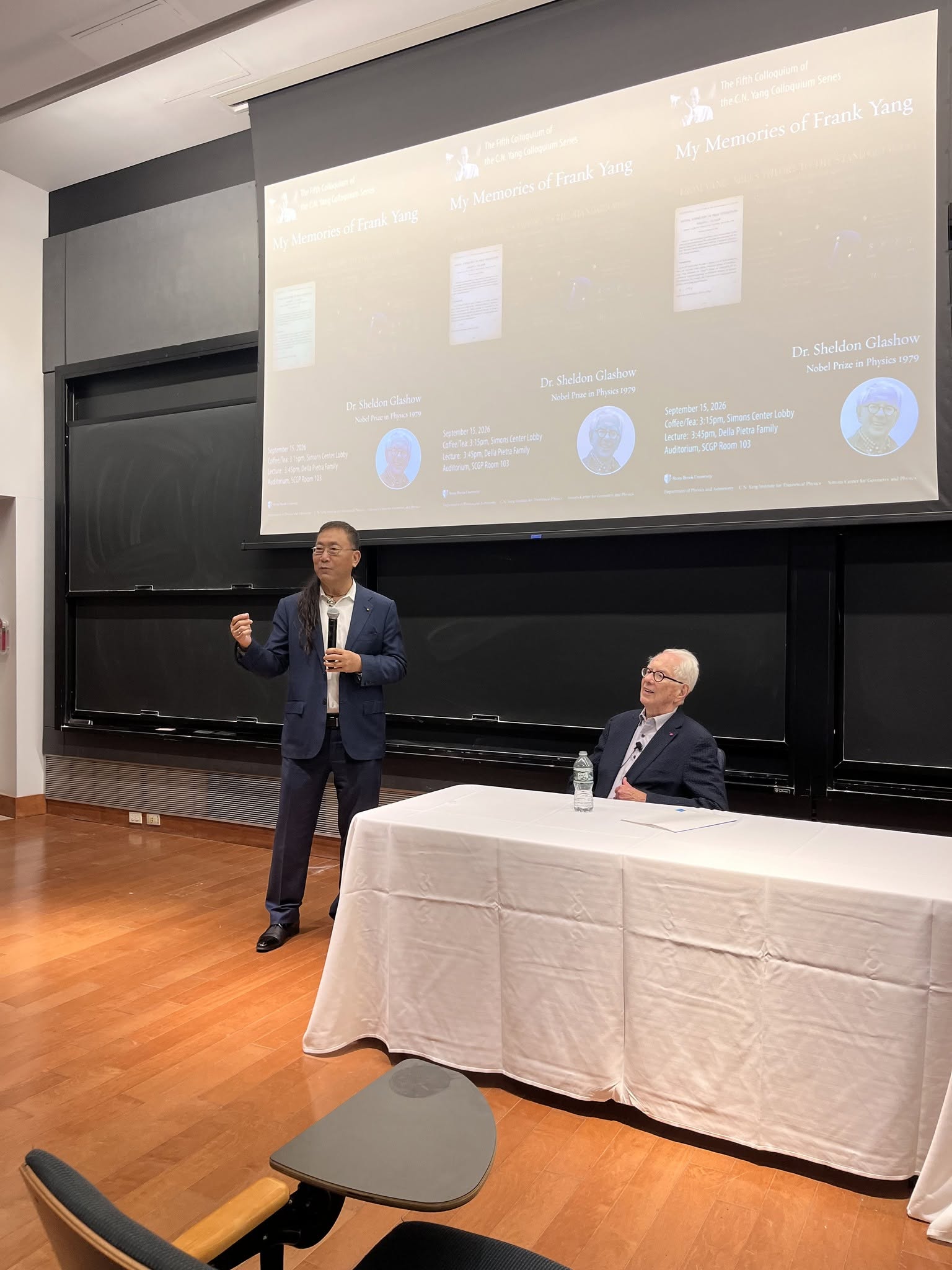 Prof. Chang Kee Jung and Prof. Sheldon Glashow answering questions