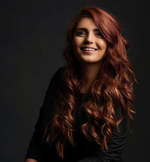Momina Mustehsan’15 portrait