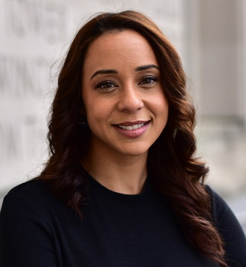 Stephanie Báez’08 portrait
