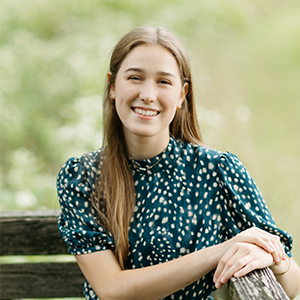 Devorah Hewitt headshot