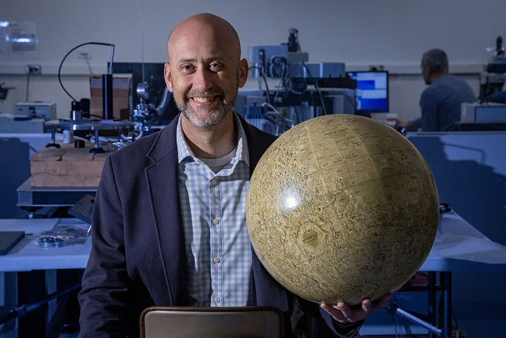 professor timothy glotch