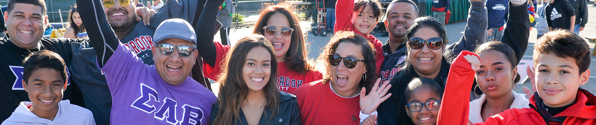Smiling group of alumni
