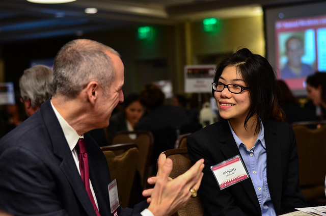 Alumnist counciling a recent graduate