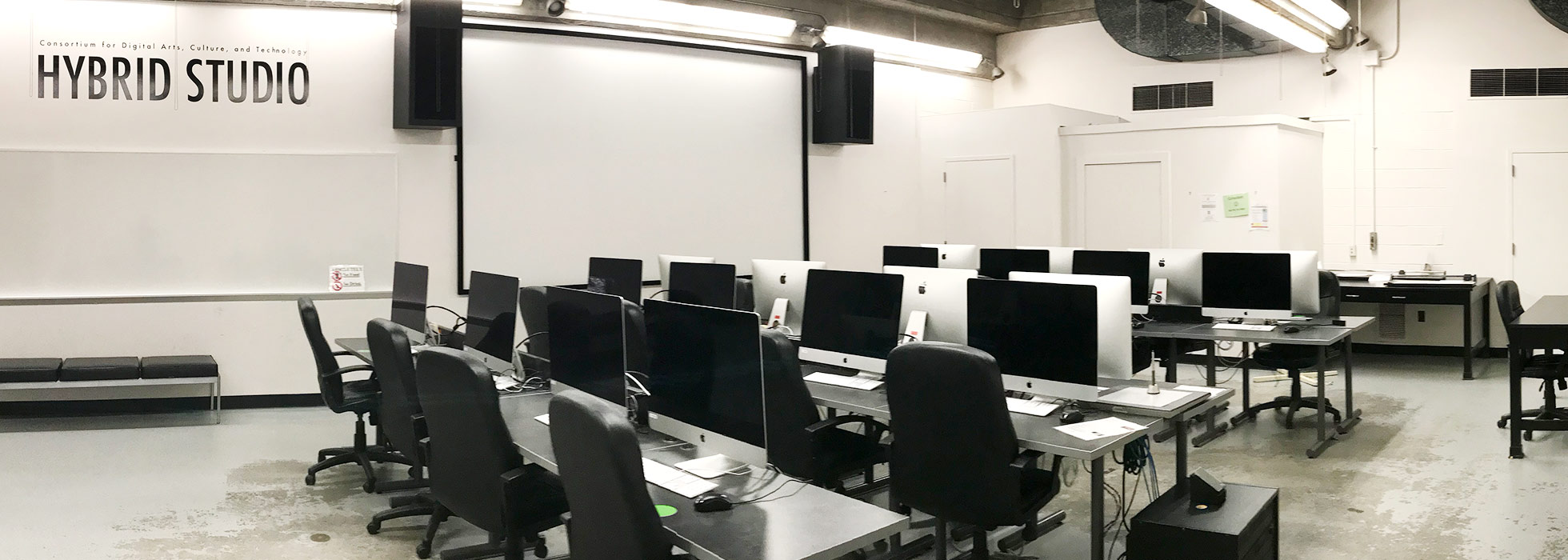 Hybrid Lab SINC Site has a lot of iMac in the room.