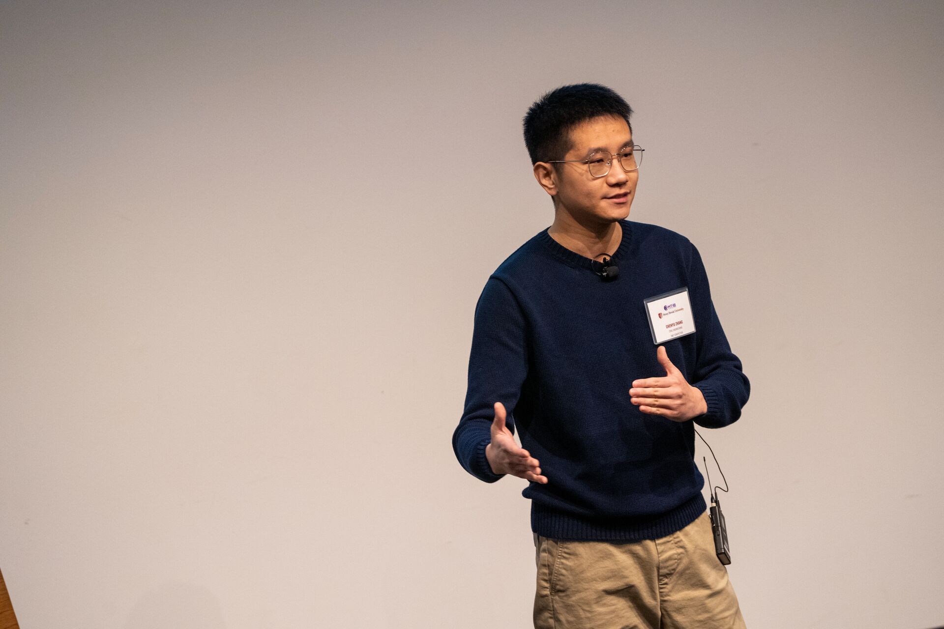 Chenyu Zhang presenting at SBU 3MT
