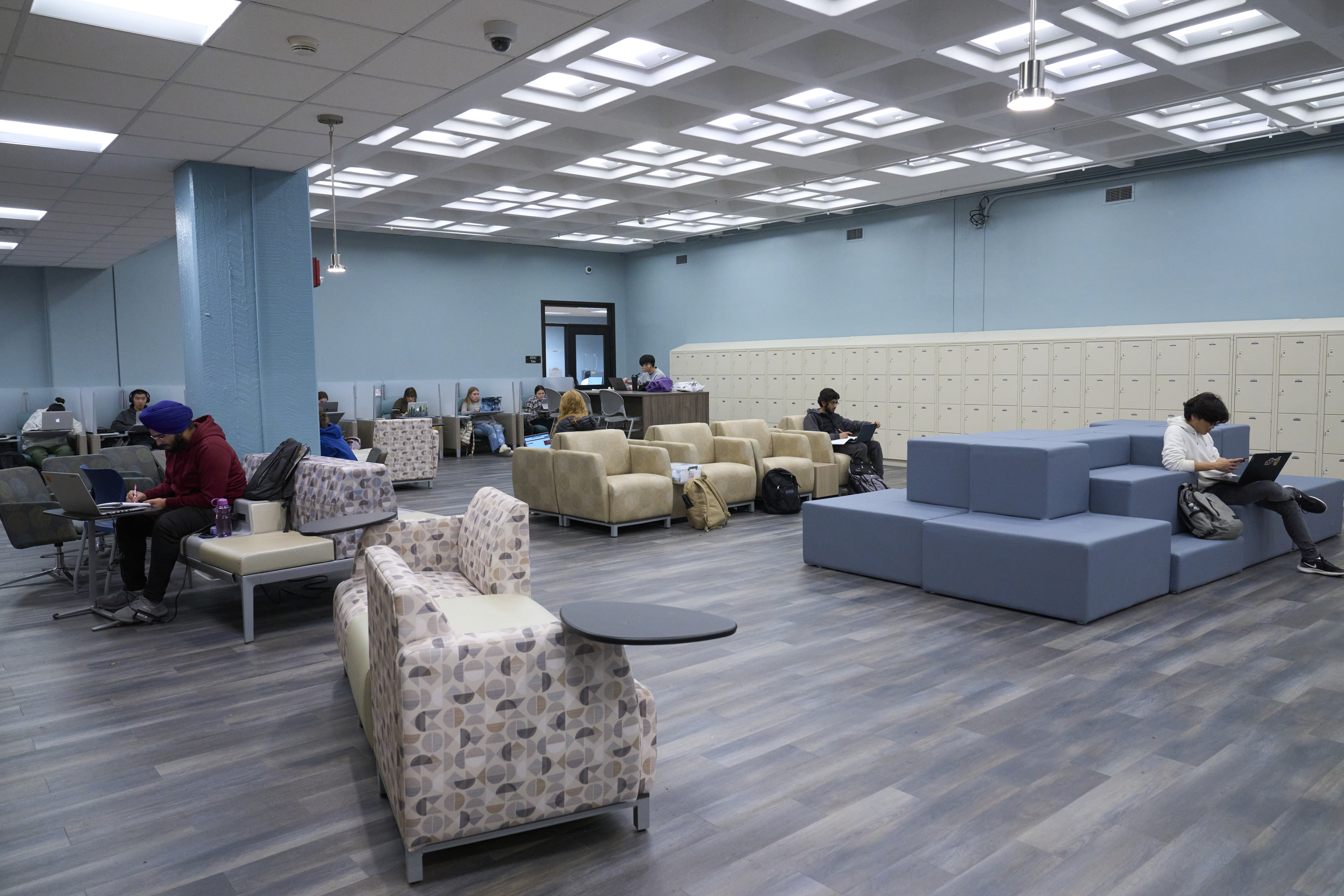 Commuter Lounge Pit Stop