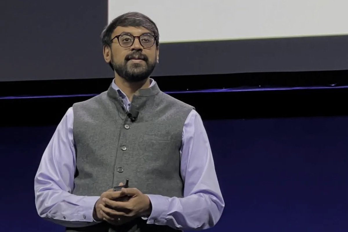 Manjul Bhargava speaking on a conference stage