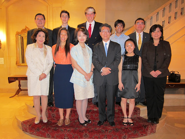 The photo of the winners of the 7th Essay Competition with the Japanese Ambassador and Japan Center membmers