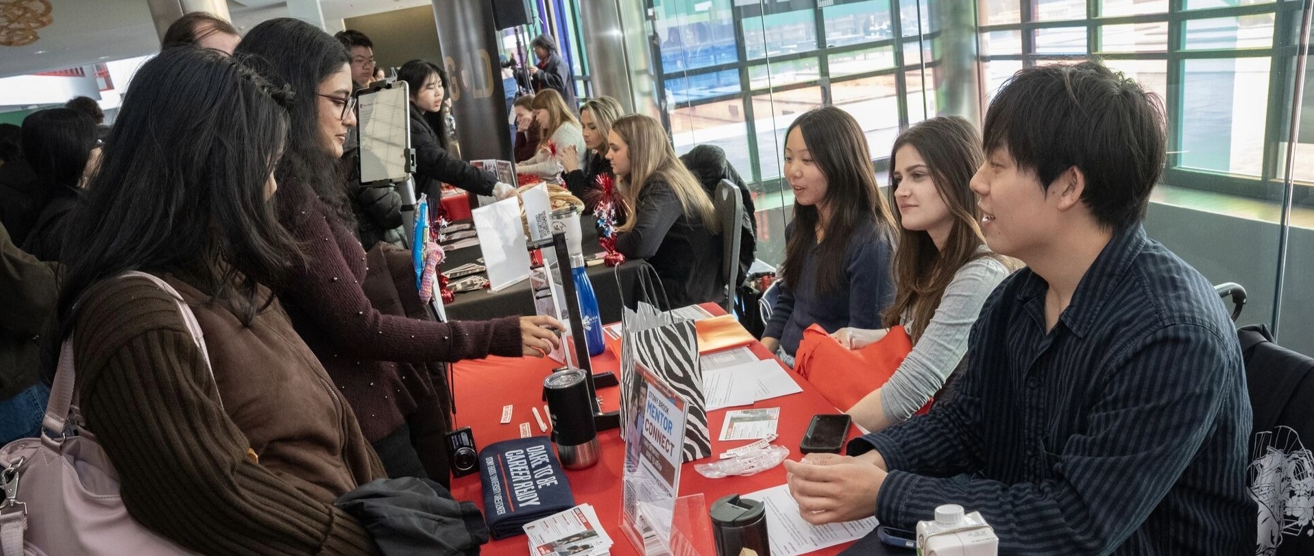 Students and alumni networking during a Stony Brook Mentor Connect event