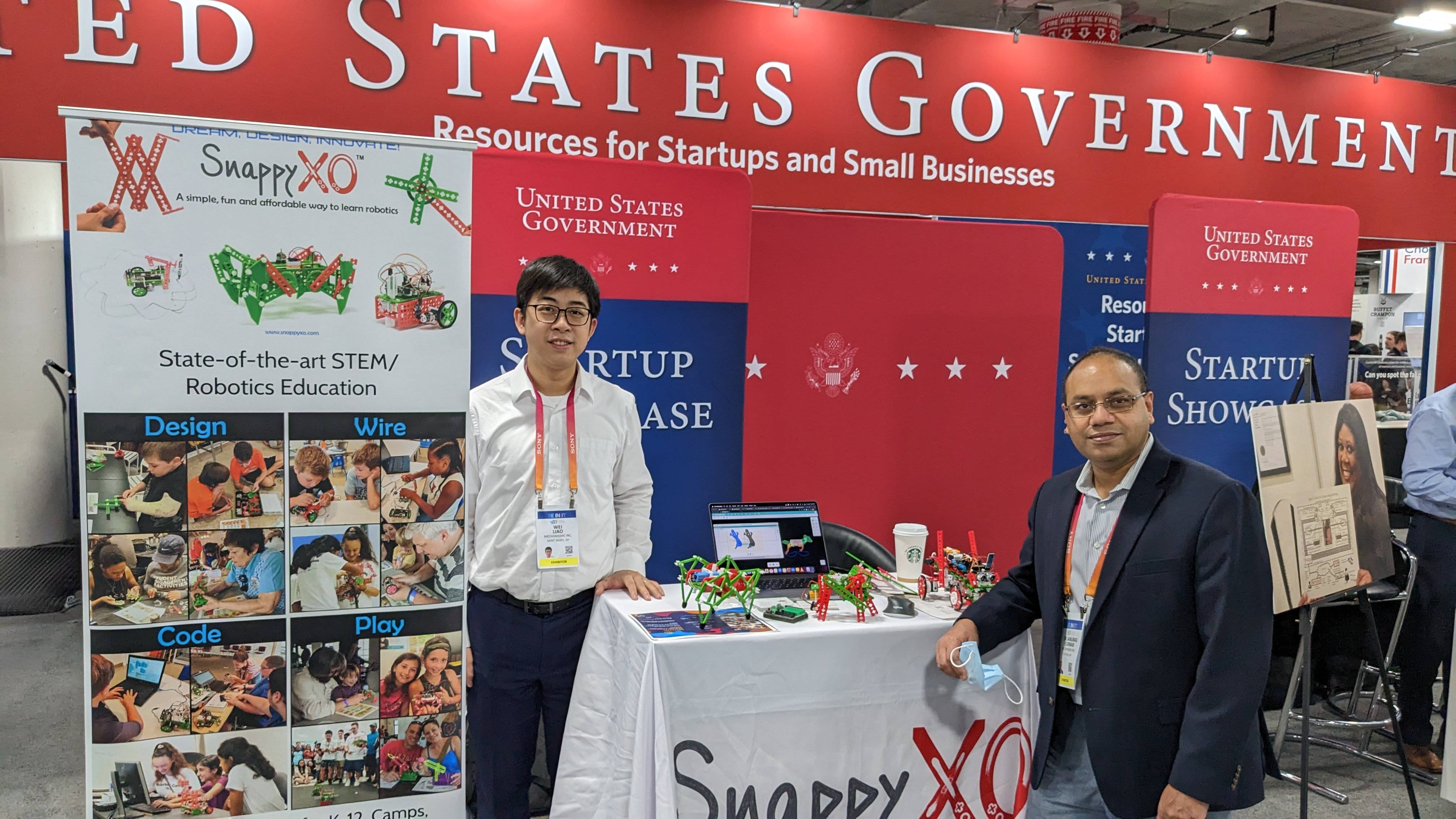 Anurag Purwar and Wei Liao pose at the SnappyXO table