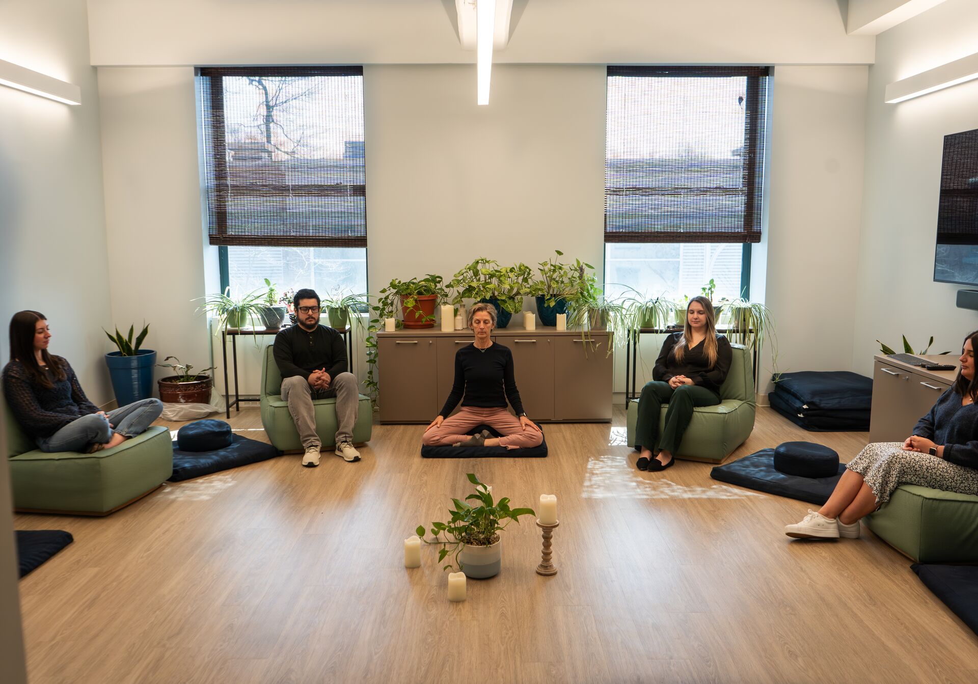 group meditation class